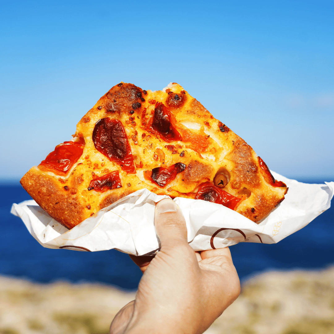 Come fare La Focaccia Barese: Un Capolavoro di Gusto Fatto in Casa (o Quasi!) - Terramia
