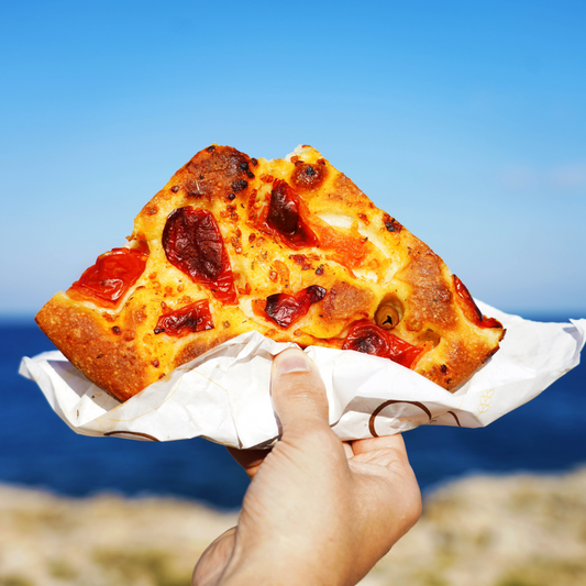 Come fare La Focaccia Barese: Un Capolavoro di Gusto Fatto in Casa (o Quasi!)